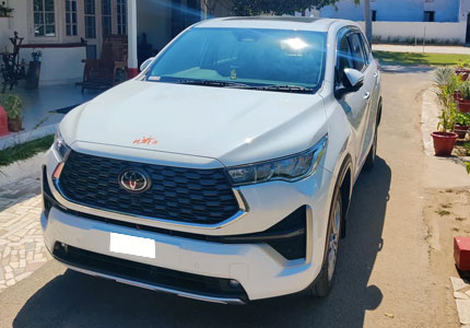 Toyota Innova Hycross